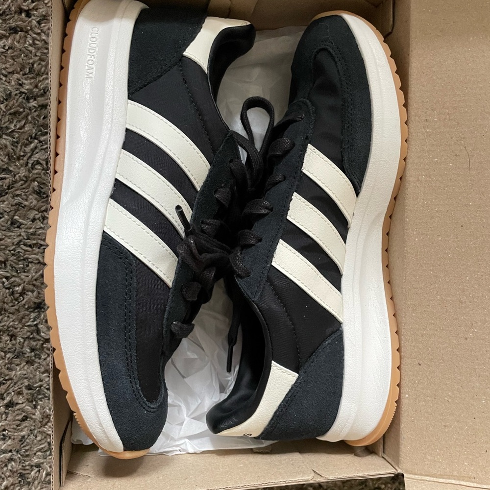 Unworn Adidas Black and White run 70s size 7